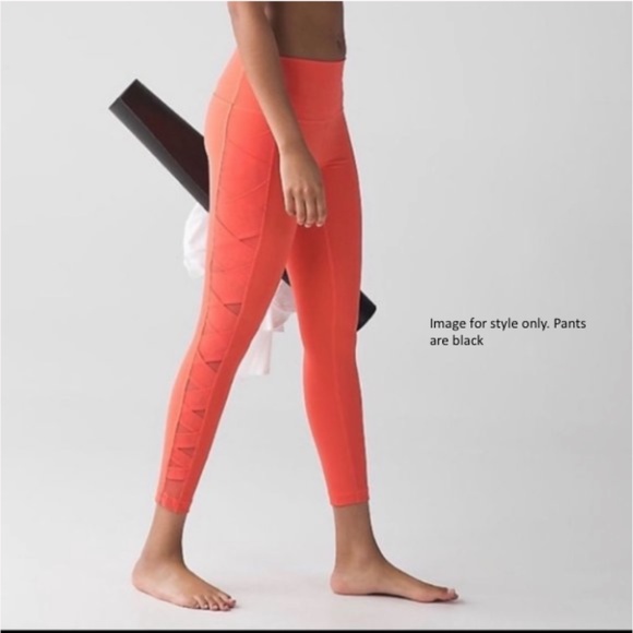 Black Lululemon Luxtreme Run Crop Mesh Ribbon Lattice Side, Size 4 - Picture 2 of 5